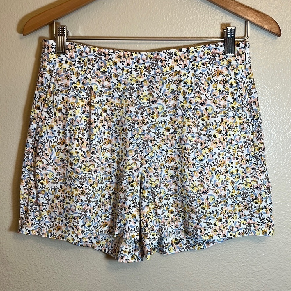 𝅺Ann Taylor LOFT Floral Shorts